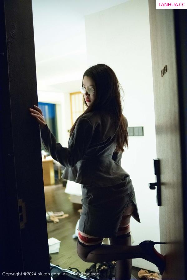 [XiuRen]高清写真图 2024.10.15 No.9287 樱桃小犊子 黑丝美臀